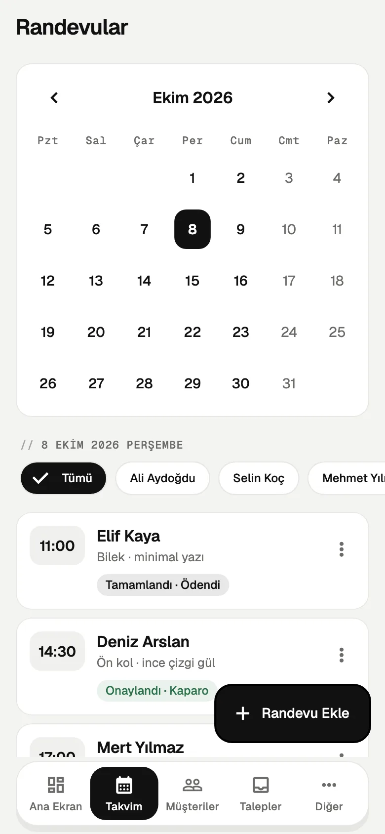 InkFlow takvim ekranı: Ekim 2026, günün randevuları durum etiketleriyle